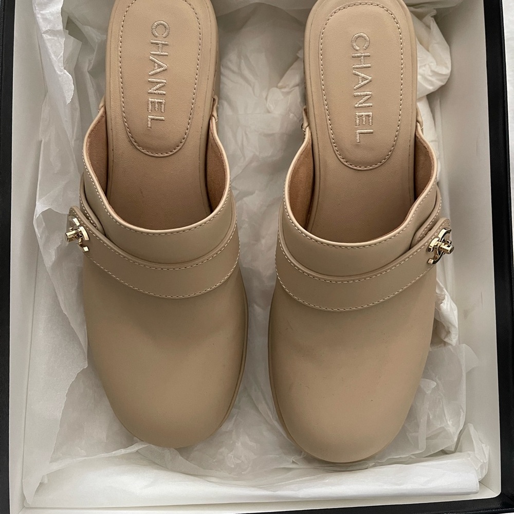 CHANEL Women's Cream Mules with Gold Accent size39